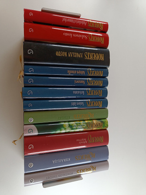 Nora Roberts : Roberts-paketti (12 kirjaa) : Puhelintyttö...
