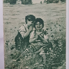 Lapset kuiskivat ja leikkivät iloisina niityllä, p. 1903 - pikkukuva 1