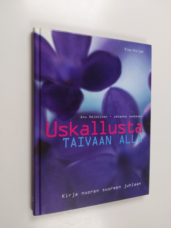 Anu ym. Heikkinen : Uskallusta taivaan alla : kirja nuore...