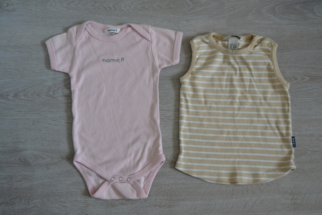 Lyhythihainen body 68cm ja hihaton paita 74cm