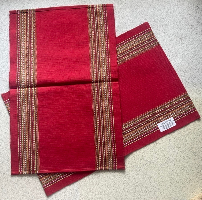 PUNAINEN PUUVILLATABLETTI 33 X 48 CM, 1-4KPL   **UUSI**