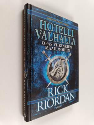 Rick Riordan : Hotelli Valhalla : Opas viikinkien maailmo...