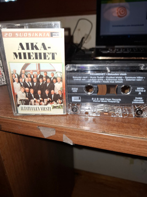 Aikamiehet - Iltatuulen Viesti, 20 Suosikkia