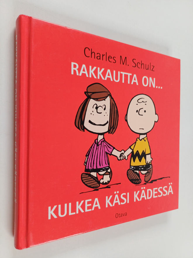 Charles M Schulz : Rakkautta on... kulkea käsi kädessä