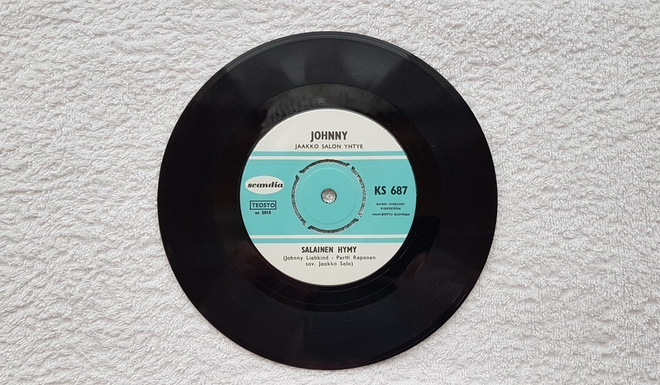 Johnny – Siis Eipä Huolta../ Salainen hymy 7" Single