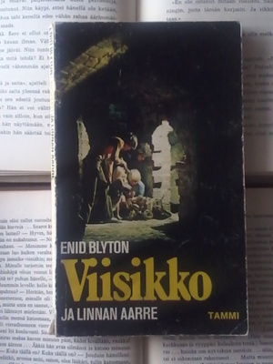 Enid Blyton - Viisikko ja linnan aarre (nid.)