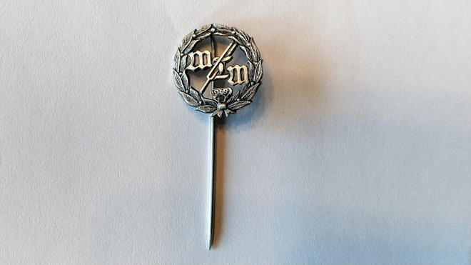 Hopea neulamerkki lehvillä MTM 1949, hopea 830