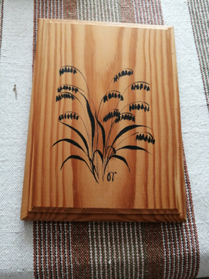 Vanha puinen pikkutaulu
