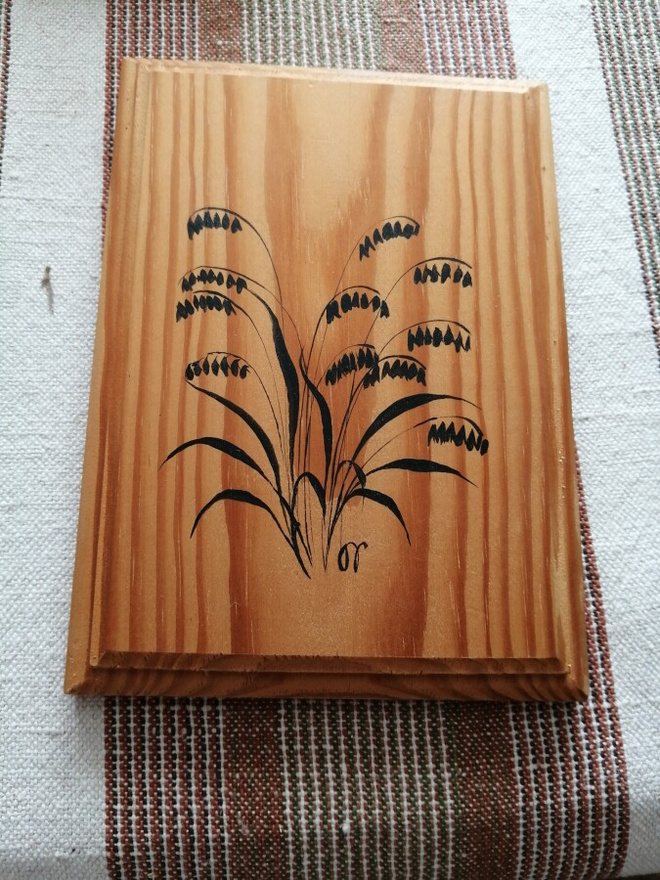 Vanha puinen pikkutaulu