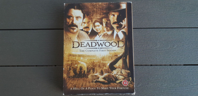 DVD: Deadwood - 1 Kausi, 4xDVD (2004)