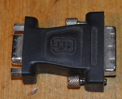 DVI to VGA adapteri