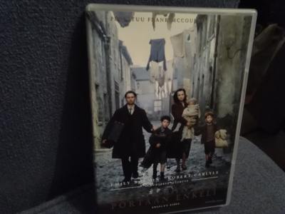 SEITSEMÄNNEN PORTAAN ENKELI (Emily Watson,Robert Carlyle)