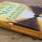 KAIKKI MIKÄ KIMALTAA, Danielle Steel, kovakantinen - pikkukuva 3