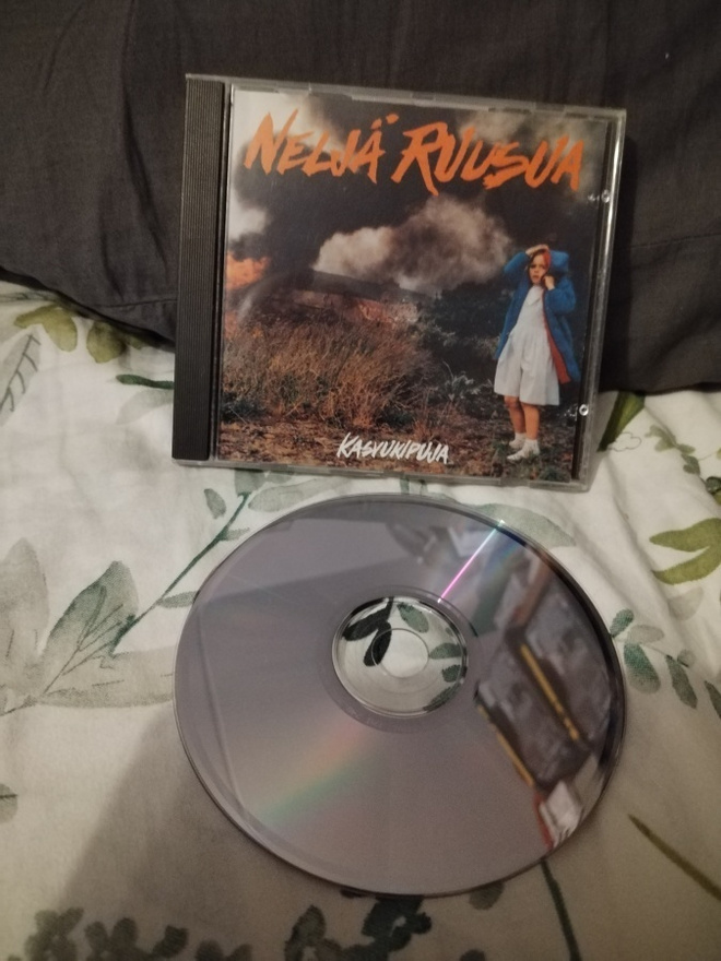 CD neljä Ruusua kasvukipuja