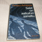 Pirkko Arhippa Salat on aaltoihin saneltu -nid - pikkukuva 1