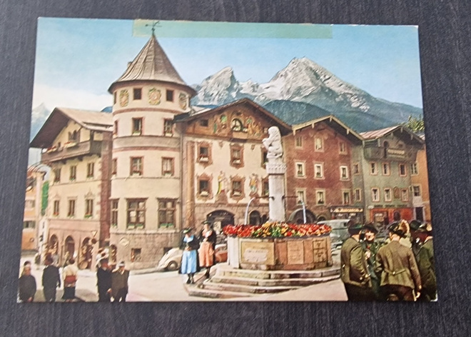 Berchtesgaden - Markplatz mit Watzmann 2714 m u. M.