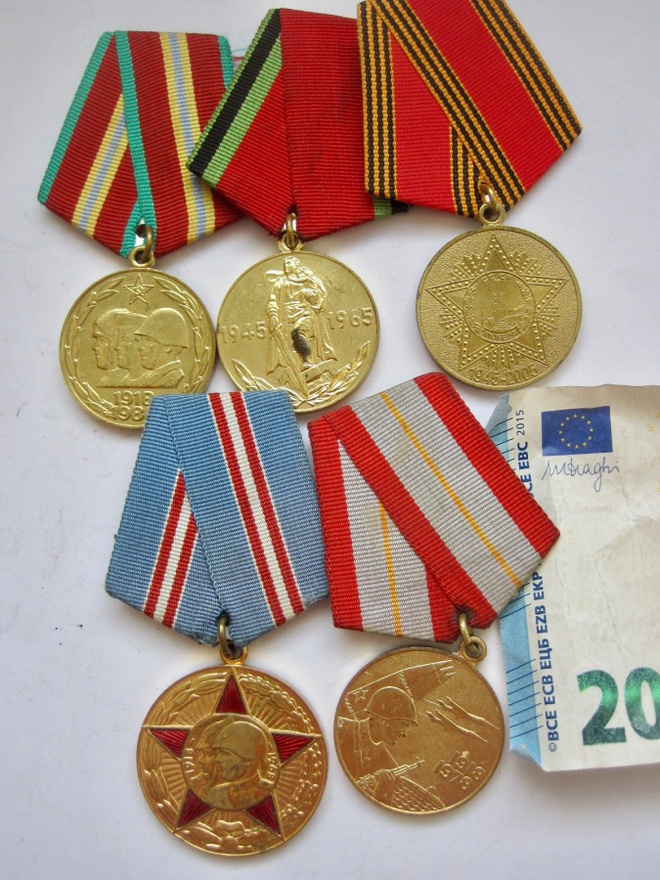 5 VANHAA CCCP Puna-Armeijan Mitalia