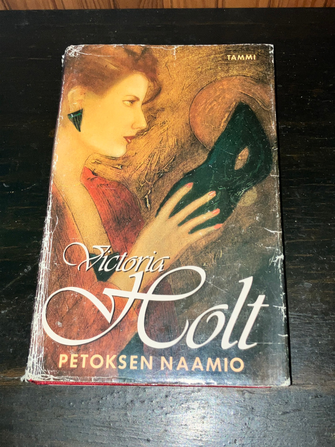 Victoria Holt : Petoksen naamio