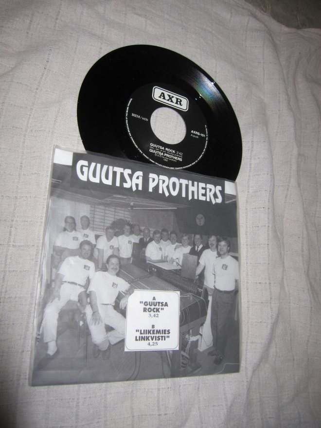 Guutsa Prothers – Guutsa Rock