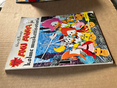 DISNEY KLASSIKKO 1 AKU JA KOLME MUSKETTISOTURIA HYVÄ