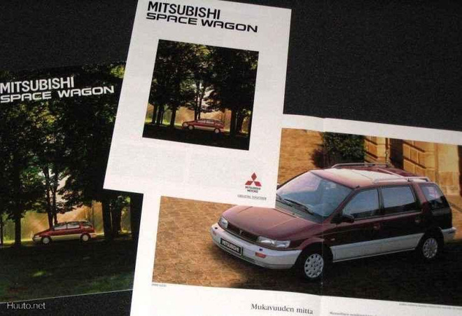 1994 Mitsubishi Space Wagon esite - KUIN UUSI - 24 siv  suom