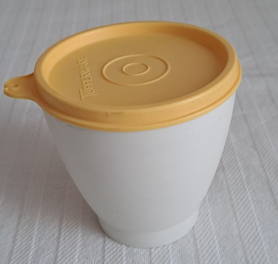 Tupperware pieni purkki