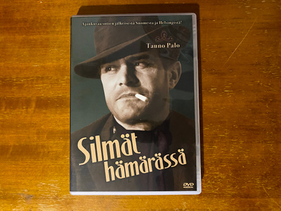 Silmät hämärässä DVD