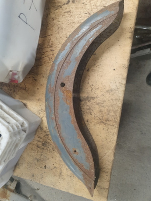vanha mopo etulokasuoja metallinen tunturi vai muu ?