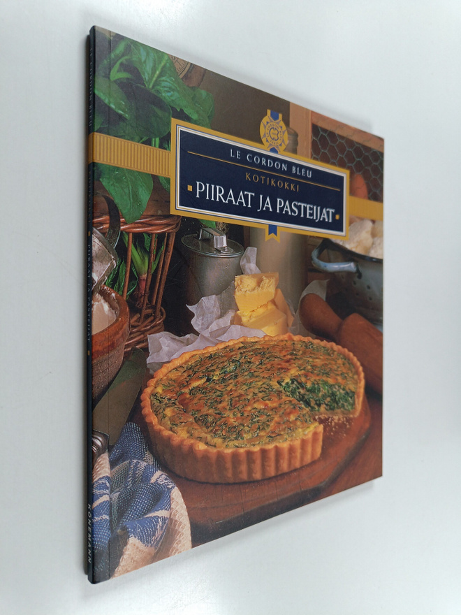 Kay (toim.) Halsey : Piiraat ja pasteijat