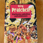 Terry Pratchett: Vartiosto valmiina palvelukseen kirja - pikkukuva 1