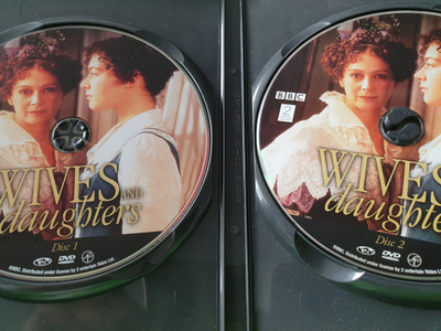 Vaimoja ja tyttäriä DVD