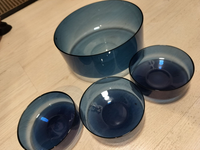 Iittala i-307 sininen kulho sarja, Timo Sarpaneva