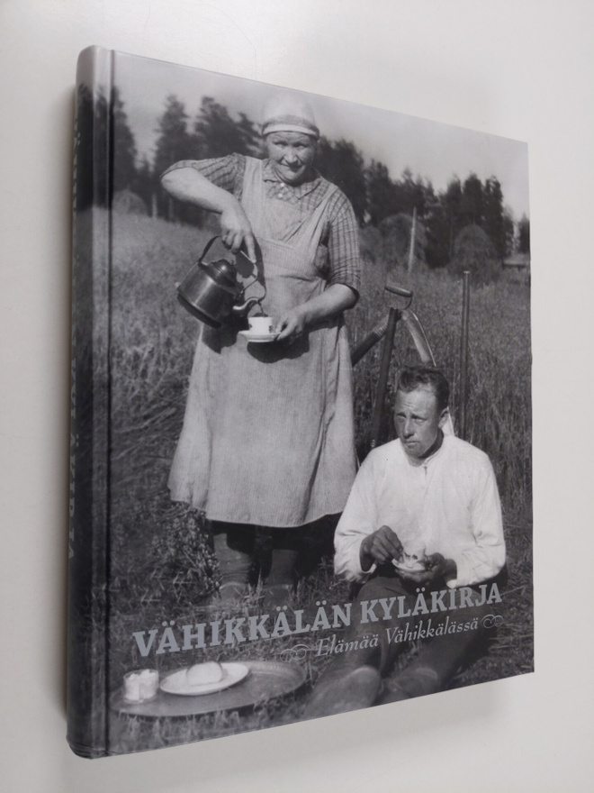 Helena Hajanti : Vähikkälän kyläkirja : elämää Vähikkäläs...
