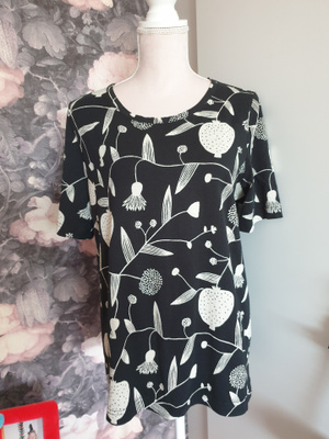 Marimekko t-paita (XL)
