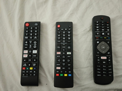 Kaukosäätimiä (LG, Samsung, Philips televisioihin)
