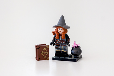 LEGO Tasha the Witch Queen 71047-12