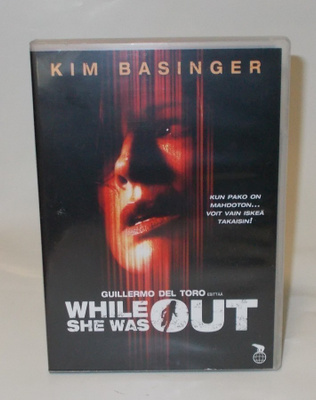 WHILE SHE WAS OUT  (Kim Basinger)