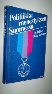 Bo Ahlfors : Politiikka menestyksen Suomessa