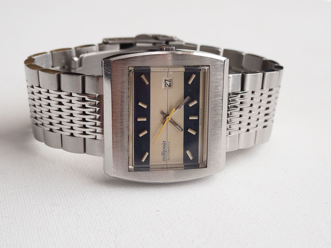 Miljonär automatic -70 luvulta,postikuluineen pakettina.