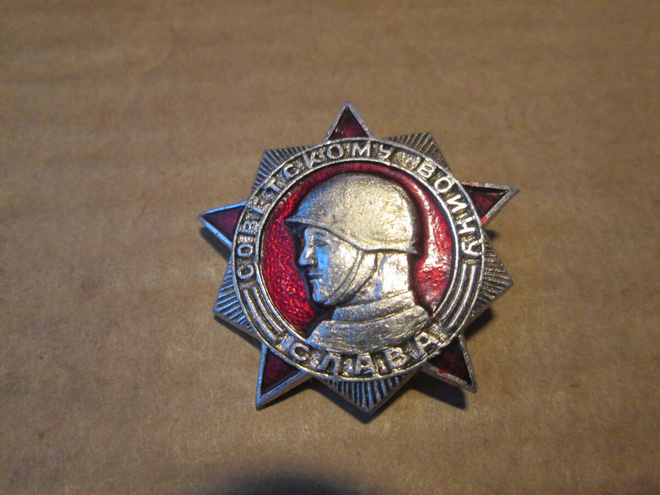 CCCP: vintage "Eläköön neuvostosotilas" -pinssi