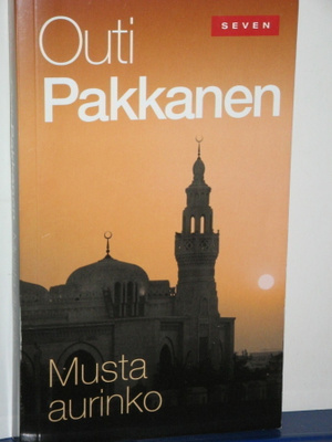 Outi Pakkanen : Musta aurinko
