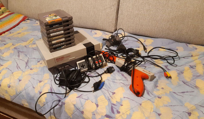 NES-PAKETTI modattu, 8 pelikasettia, zapper, ohjain, piuhat