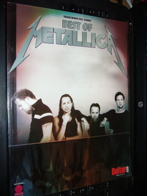 Nuottikirja : BEST OF METALLICA ( sis. postikulun )