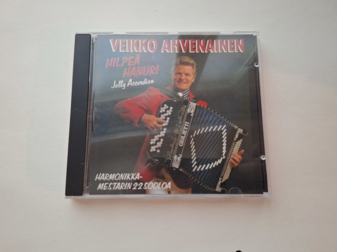VEIKKO AHVENAINEN . HILPEÄ HANURI . cd (Nimikirjoituksella )