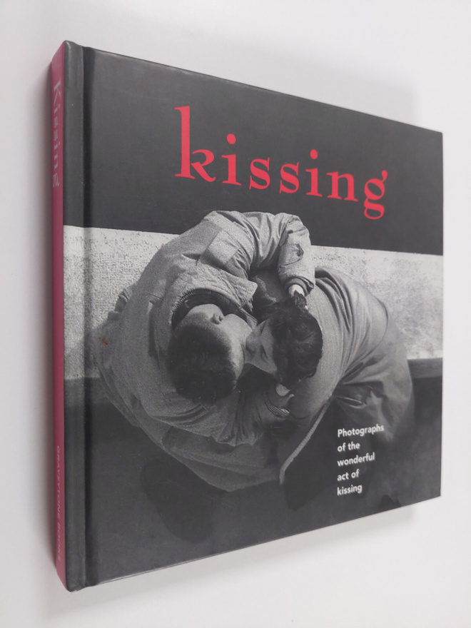 Marla Hamburg Kennedy ym. : Kissing - Photographs of the ...