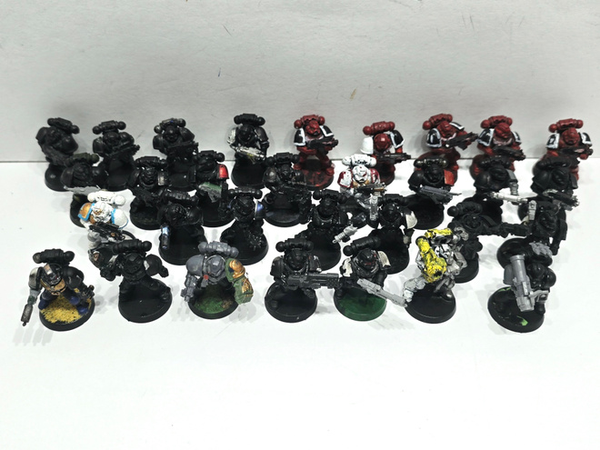 WH40K - 31kpl Space Marine figuureita [K113]