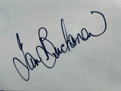 Ian Buchanan nimikirjoitus paperilla
