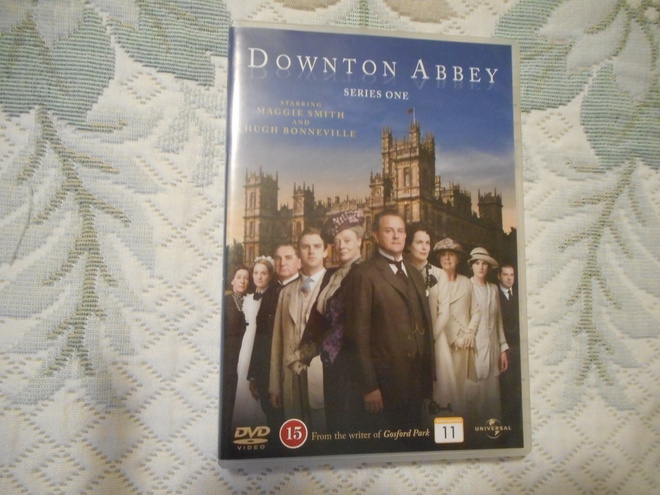 DOWNTON ABBEY series one (1) sis, 3 DVD:tä