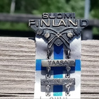 Hopeinen Suomi-Finland merkki. Suomen lipulla. Halkaisija - - pikkukuva 5