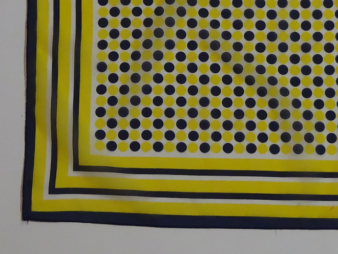 Retro pallokuvio huivi 67 cm x 67 cm